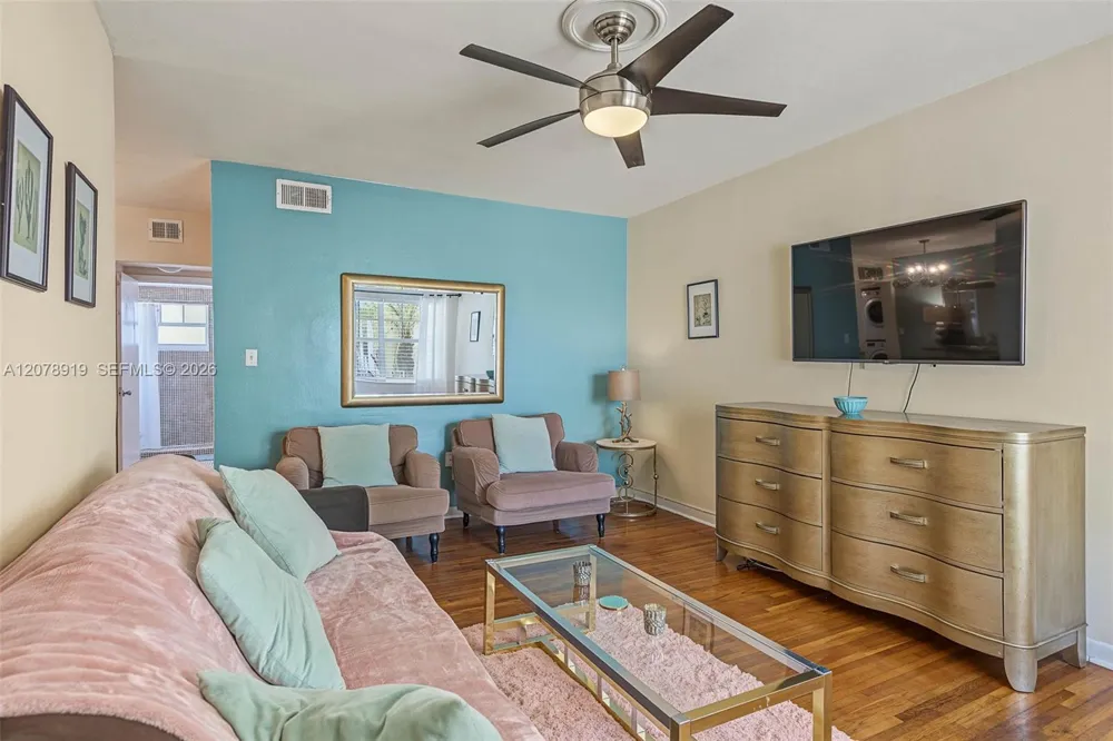 915 8th St #102 Miami Beach, FL 33139