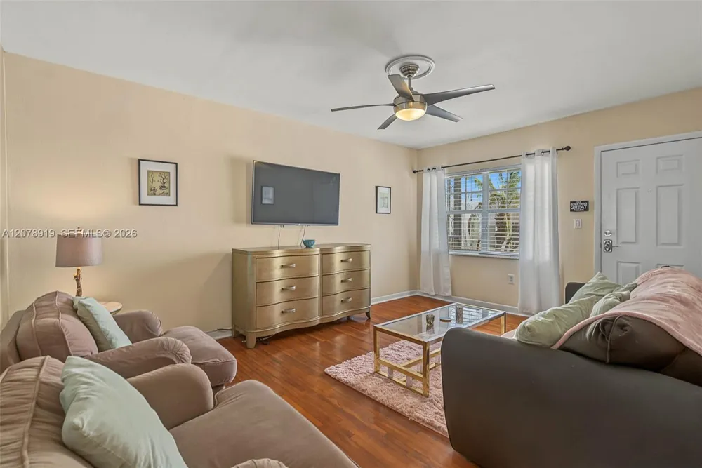 915 8th St #102 Miami Beach, FL 33139