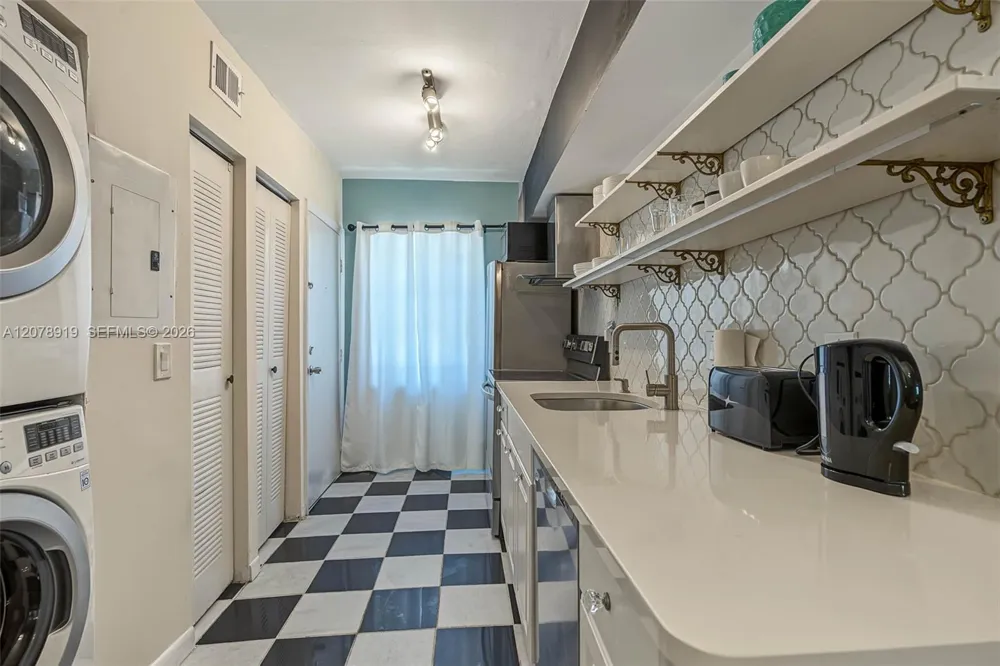 915 8th St #102 Miami Beach, FL 33139