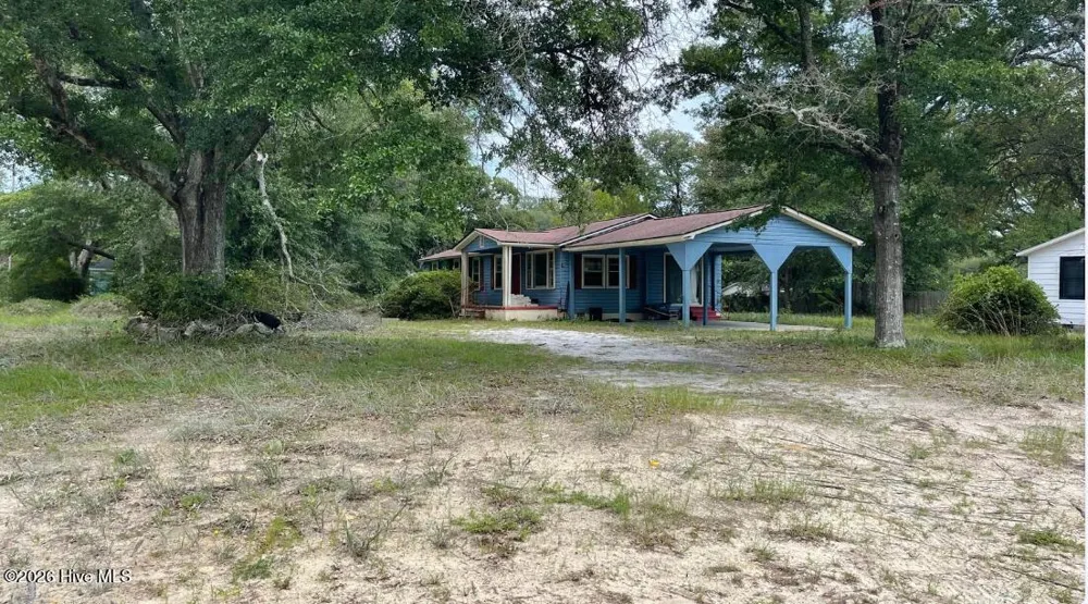 415 W Owens Street Southport, NC 28461