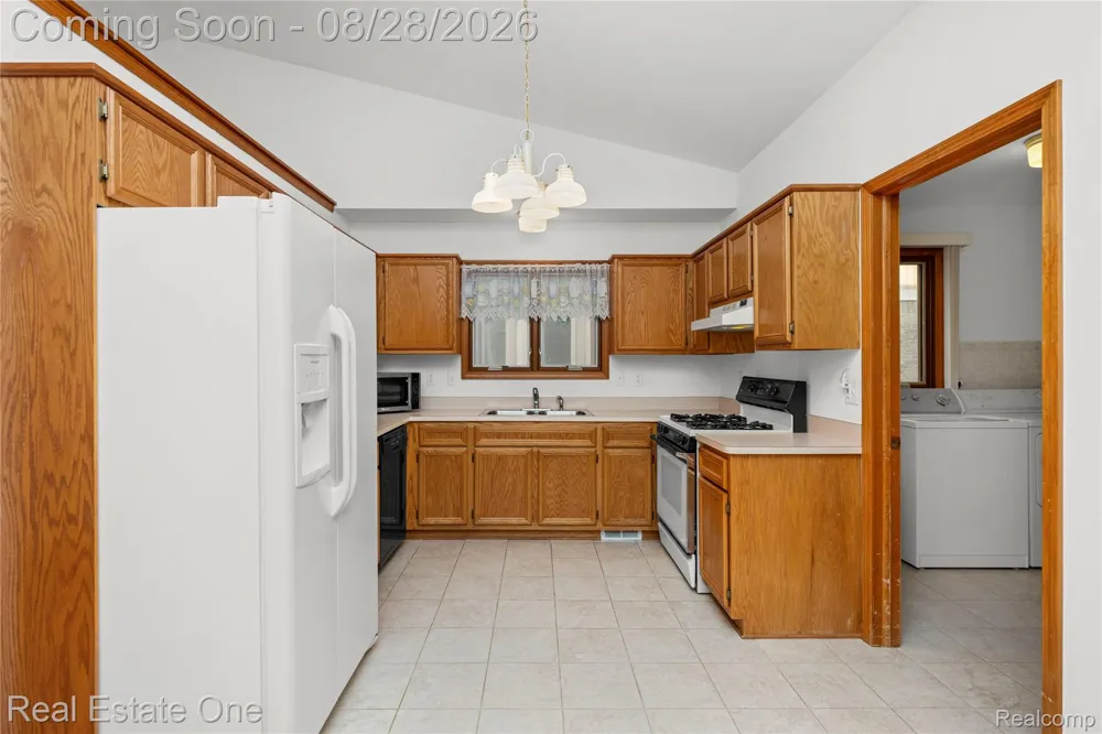 20071 Ridgeway Court Clinton Charter Township, MI 48038