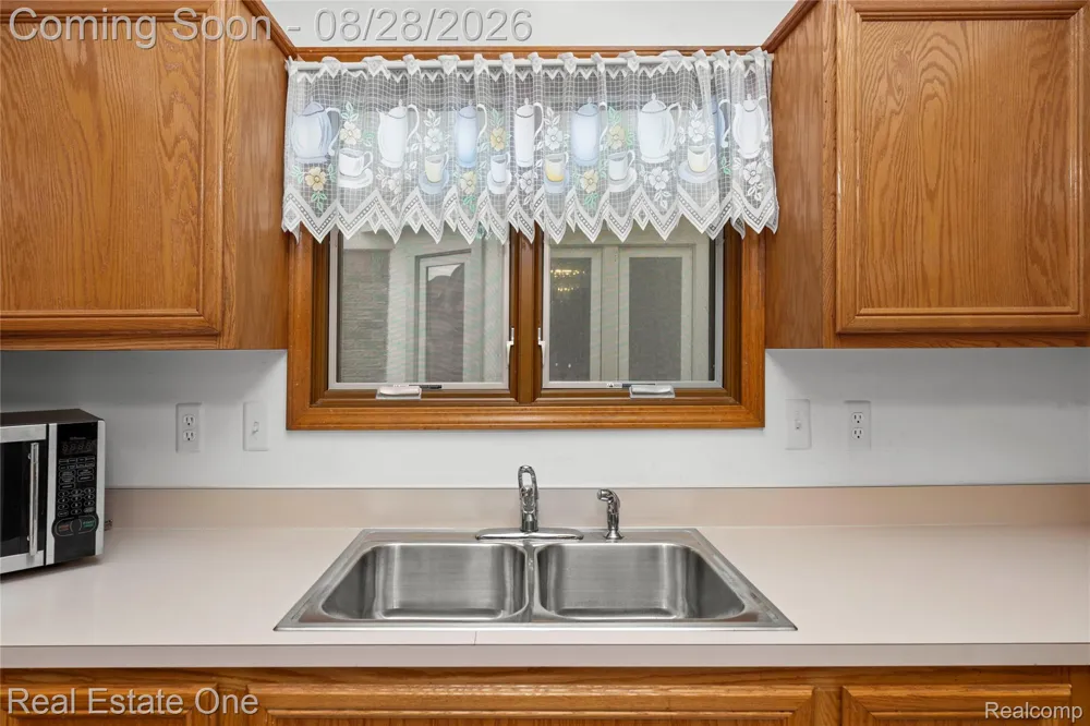 20071 Ridgeway Court Clinton Charter Township, MI 48038