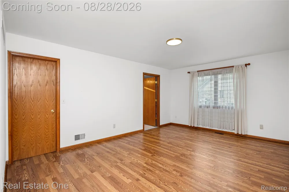 20071 Ridgeway Court Clinton Charter Township, MI 48038