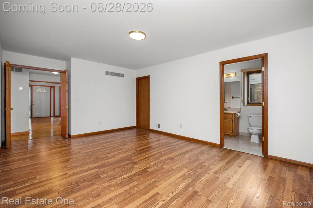 20071 Ridgeway Court Clinton Charter Township, MI 48038