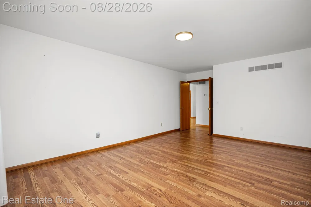 20071 Ridgeway Court Clinton Charter Township, MI 48038