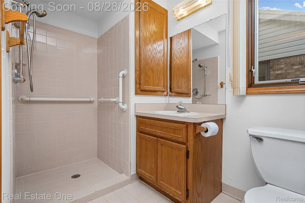 20071 Ridgeway Court Clinton Charter Township, MI 48038