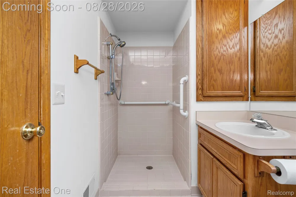 20071 Ridgeway Court Clinton Charter Township, MI 48038