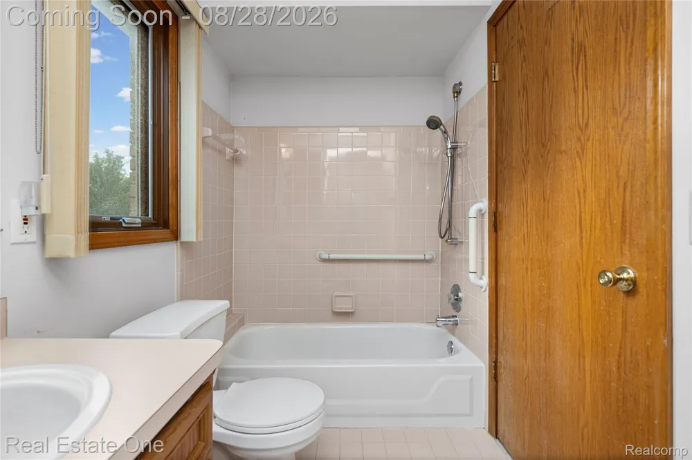 20071 Ridgeway Court Clinton Charter Township, MI 48038