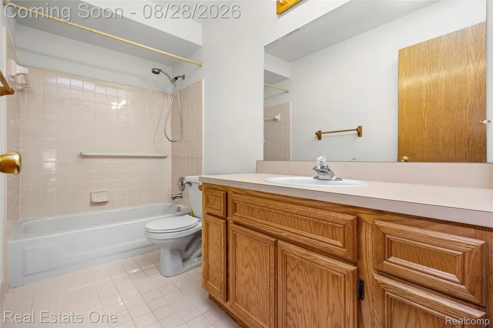 20071 Ridgeway Court Clinton Charter Township, MI 48038