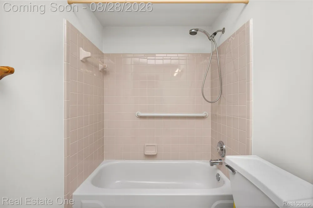 20071 Ridgeway Court Clinton Charter Township, MI 48038