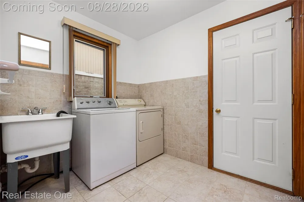 20071 Ridgeway Court Clinton Charter Township, MI 48038