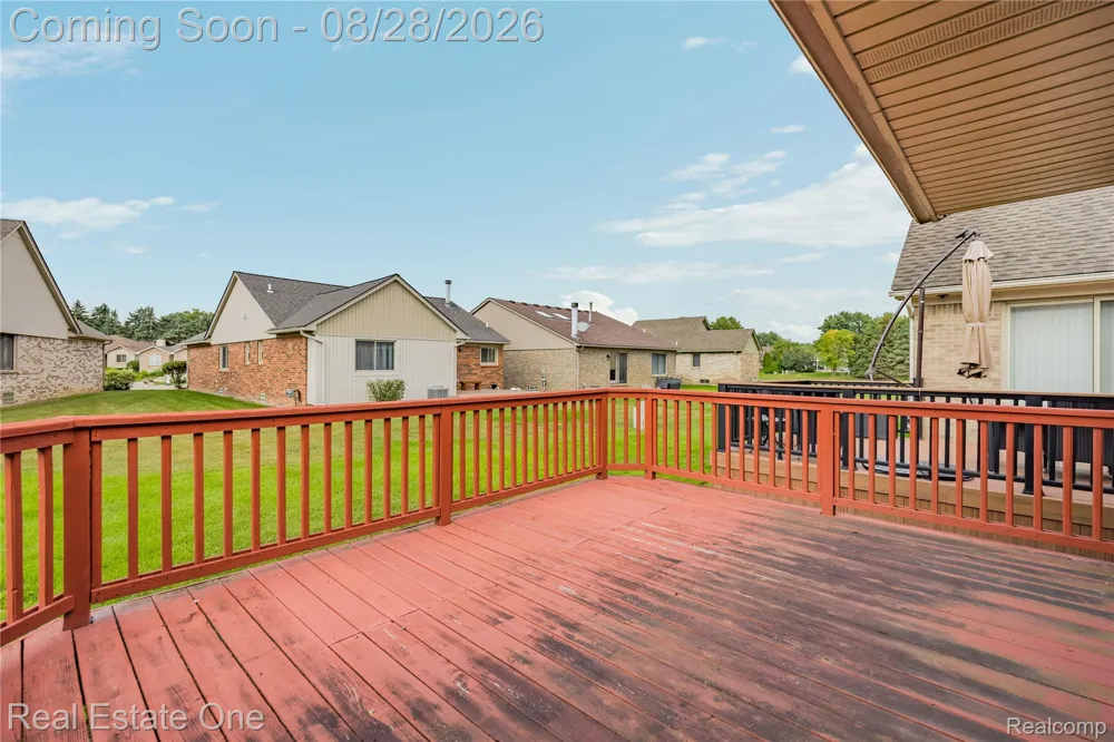 20071 Ridgeway Court Clinton Charter Township, MI 48038