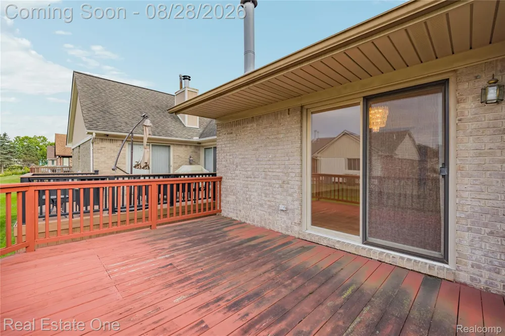 20071 Ridgeway Court Clinton Charter Township, MI 48038