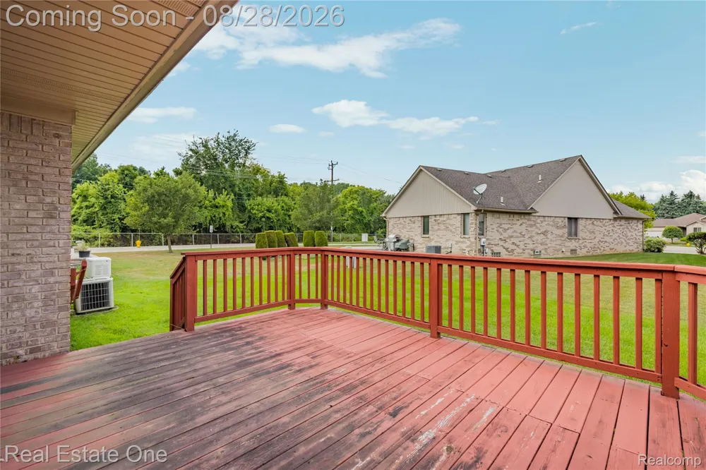 20071 Ridgeway Court Clinton Charter Township, MI 48038