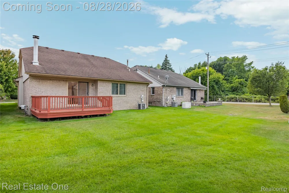 20071 Ridgeway Court Clinton Charter Township, MI 48038