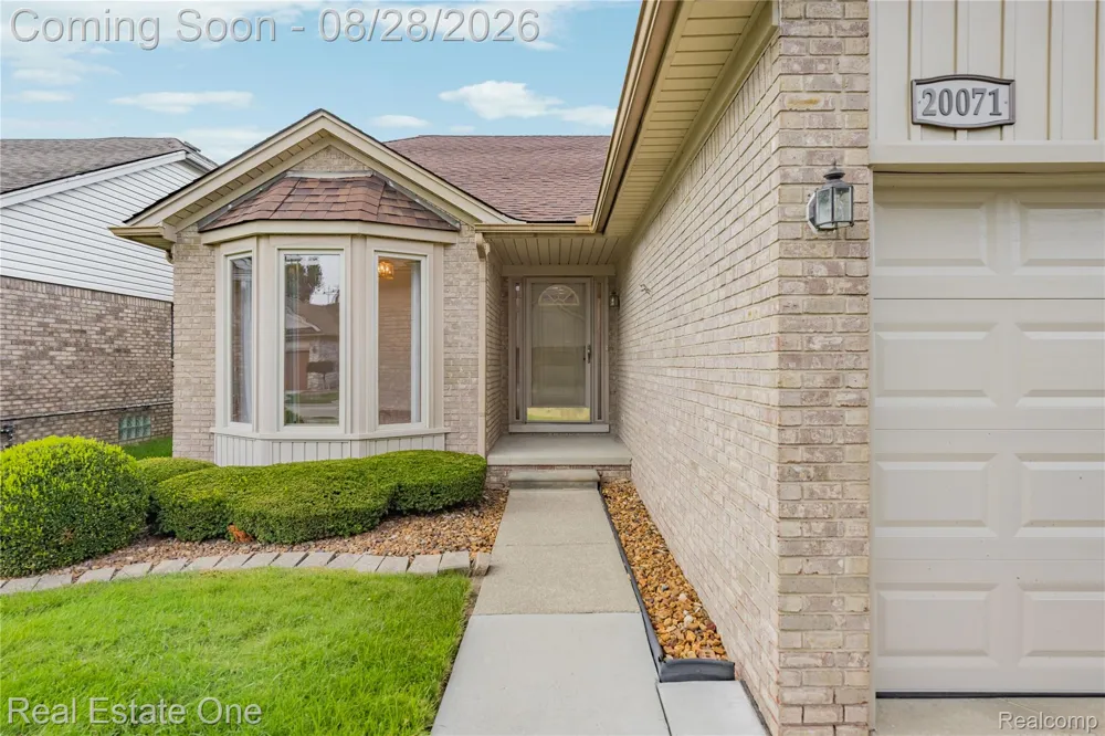 20071 Ridgeway Court Clinton Charter Township, MI 48038