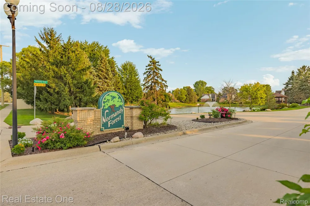 20071 Ridgeway Court Clinton Charter Township, MI 48038