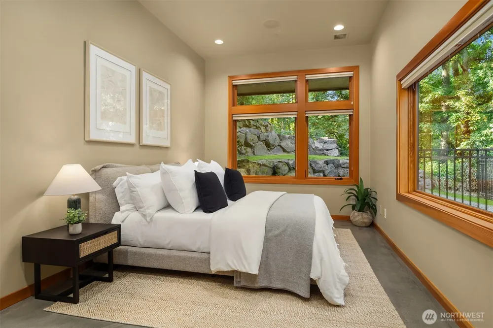 11811 184th Avenue NE Redmond, WA 98052