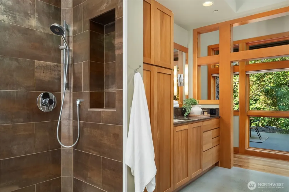 11811 184th Avenue NE Redmond, WA 98052