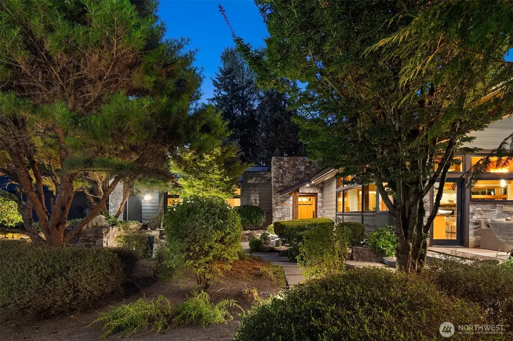 11811 184th Avenue NE Redmond, WA 98052