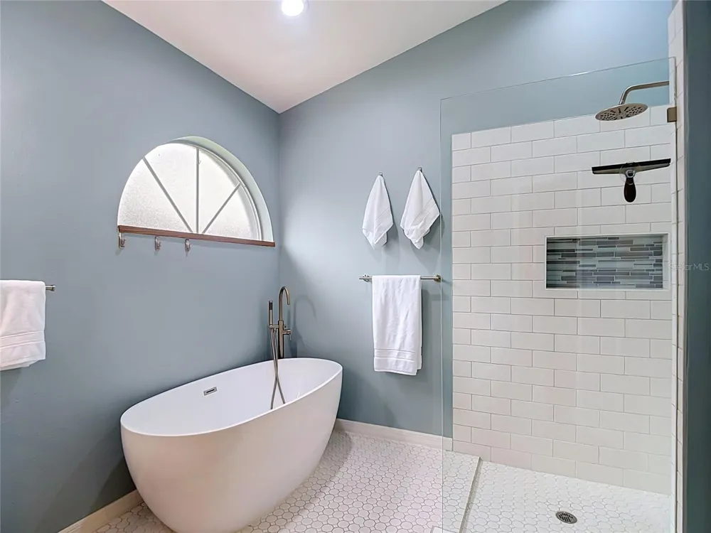 1639 LEDGESTONE DRIVE Brandon, FL 33511