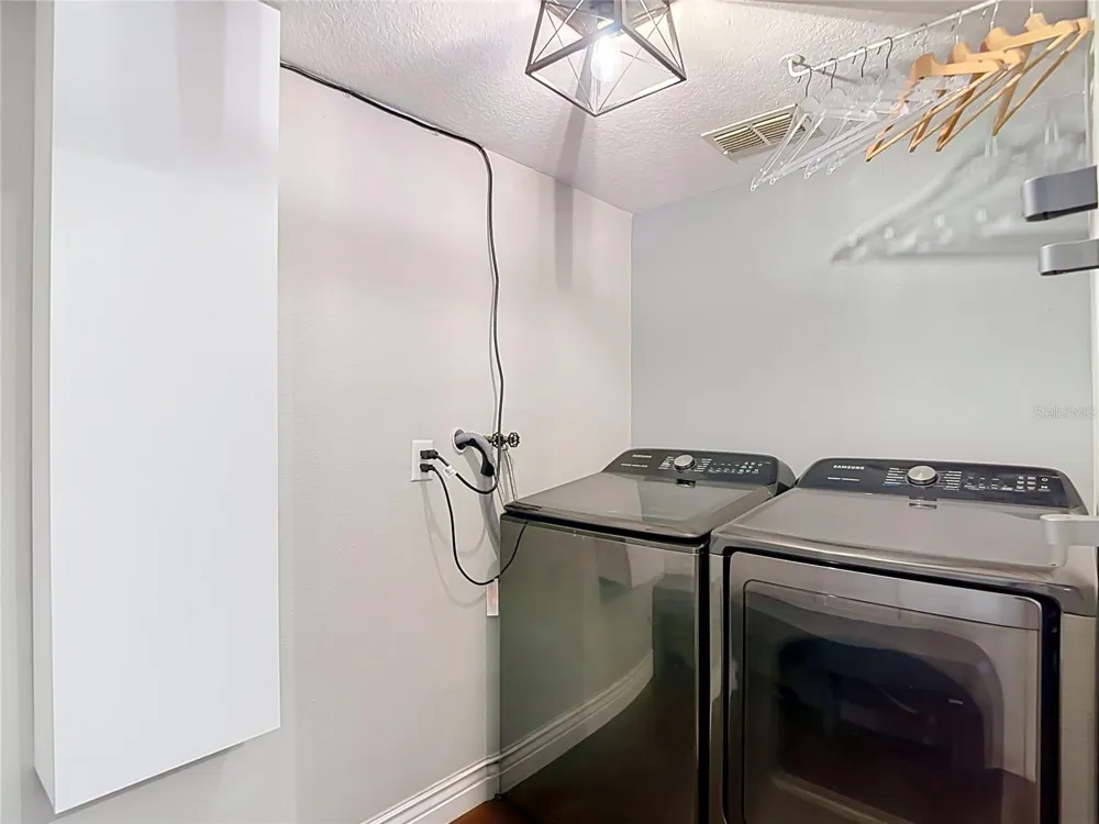 1639 LEDGESTONE DRIVE Brandon, FL 33511