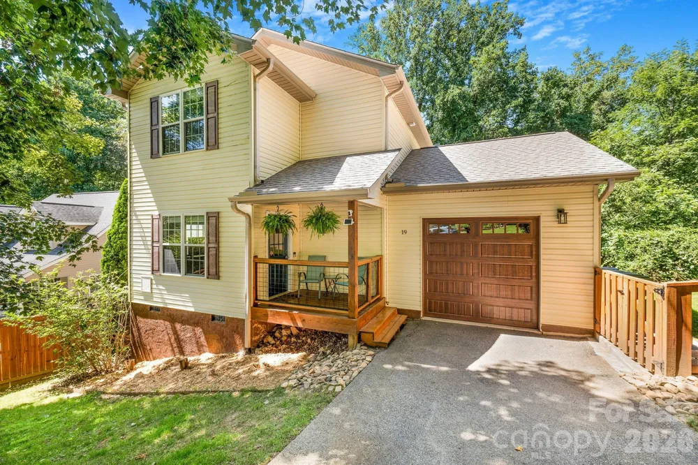 19 Oakcrest Place Asheville, NC 28806