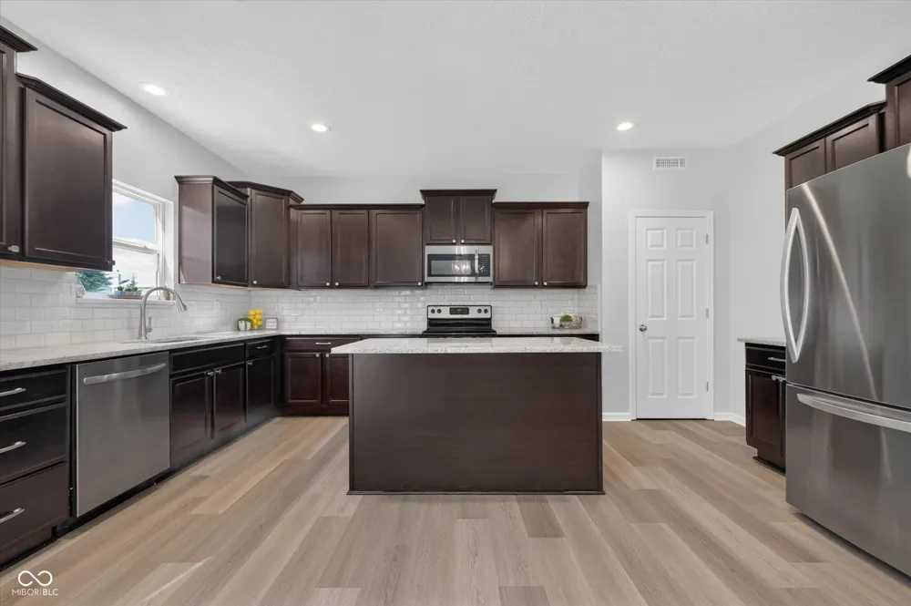 733 Farnham Drive Westfield, IN 46074