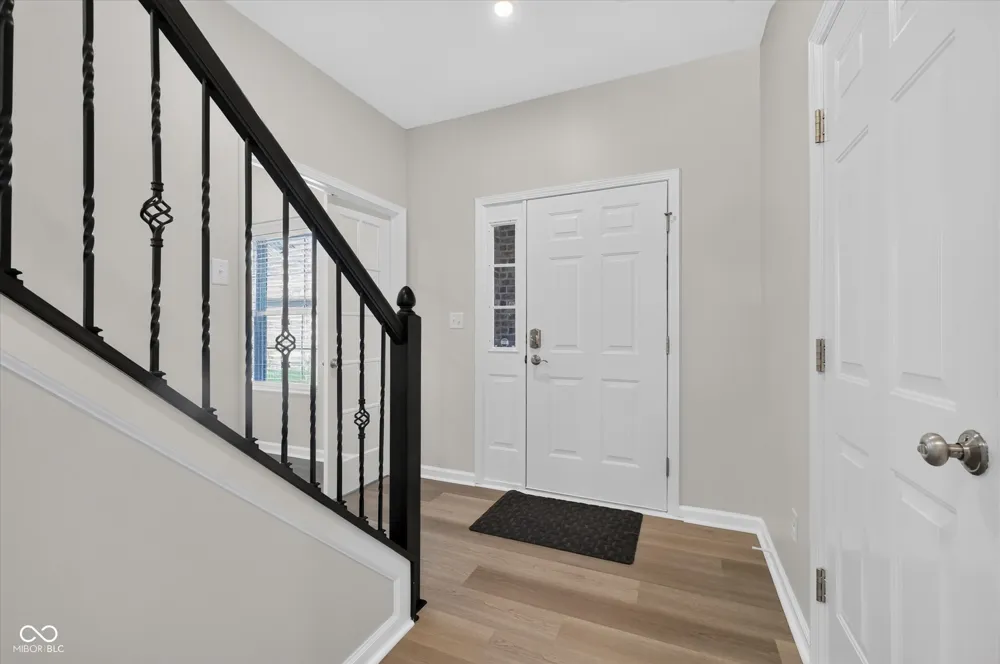 733 Farnham Drive Westfield, IN 46074