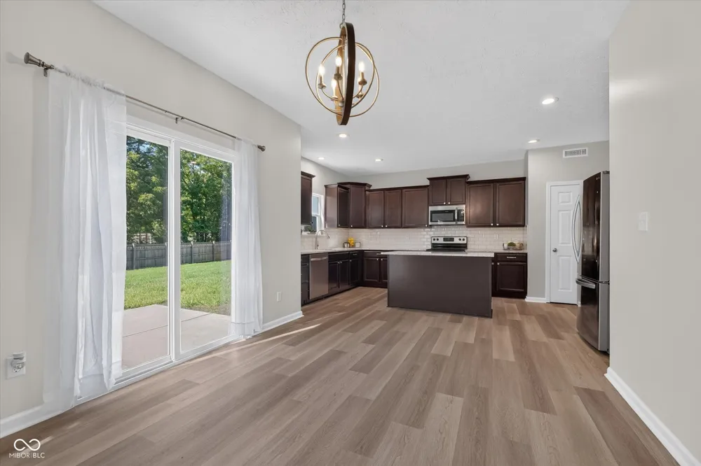 733 Farnham Drive Westfield, IN 46074