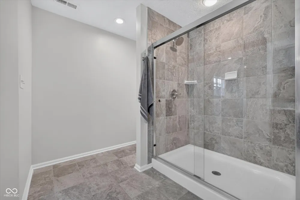 733 Farnham Drive Westfield, IN 46074