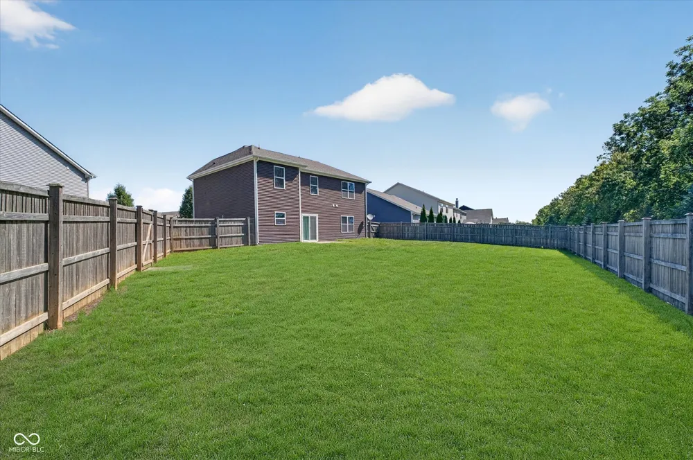 733 Farnham Drive Westfield, IN 46074