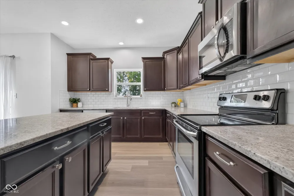 733 Farnham Drive Westfield, IN 46074