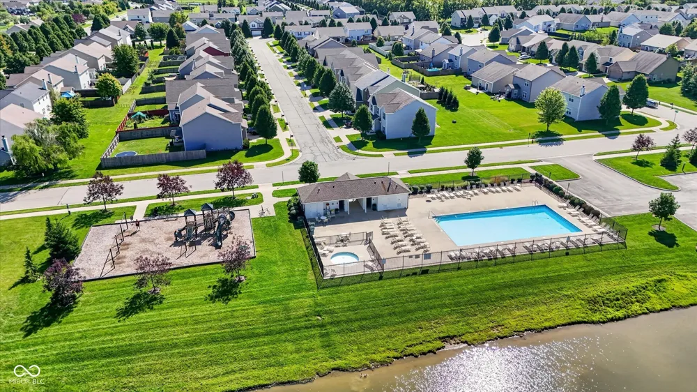 733 Farnham Drive Westfield, IN 46074