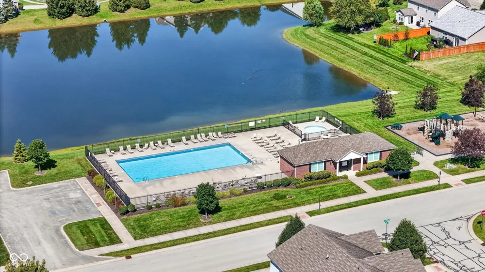 733 Farnham Drive Westfield, IN 46074