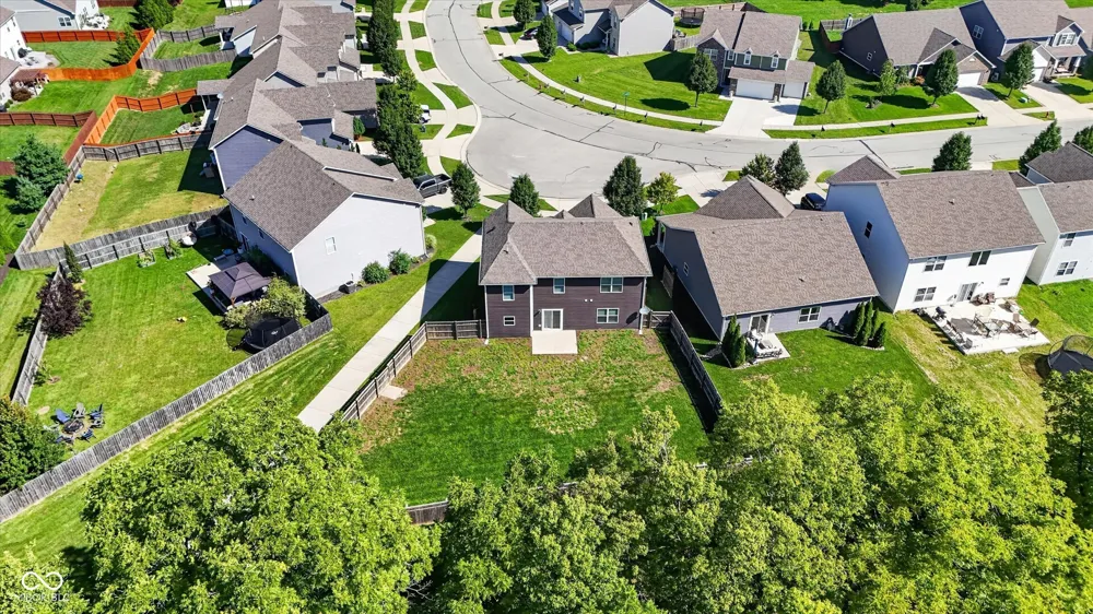 733 Farnham Drive Westfield, IN 46074