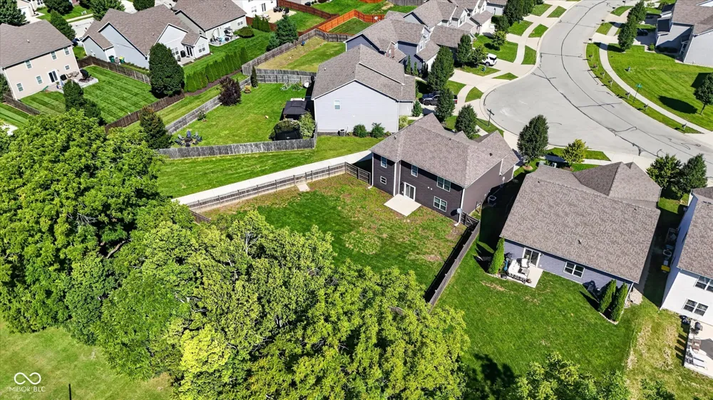 733 Farnham Drive Westfield, IN 46074