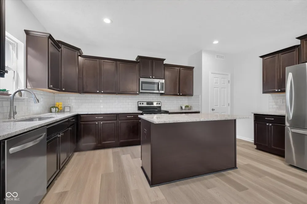 733 Farnham Drive Westfield, IN 46074