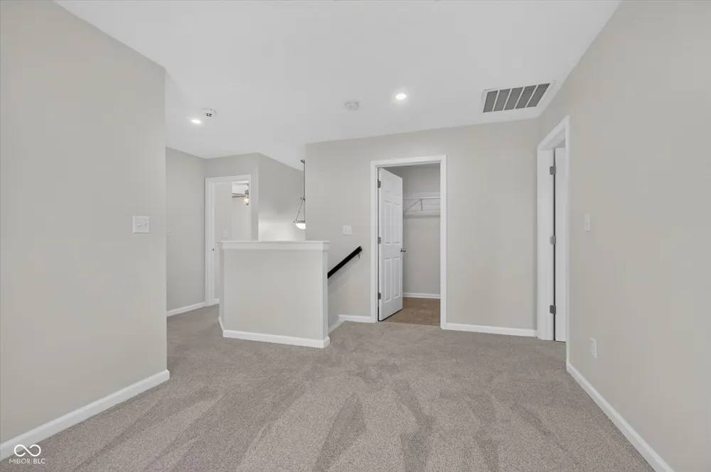 733 Farnham Drive Westfield, IN 46074