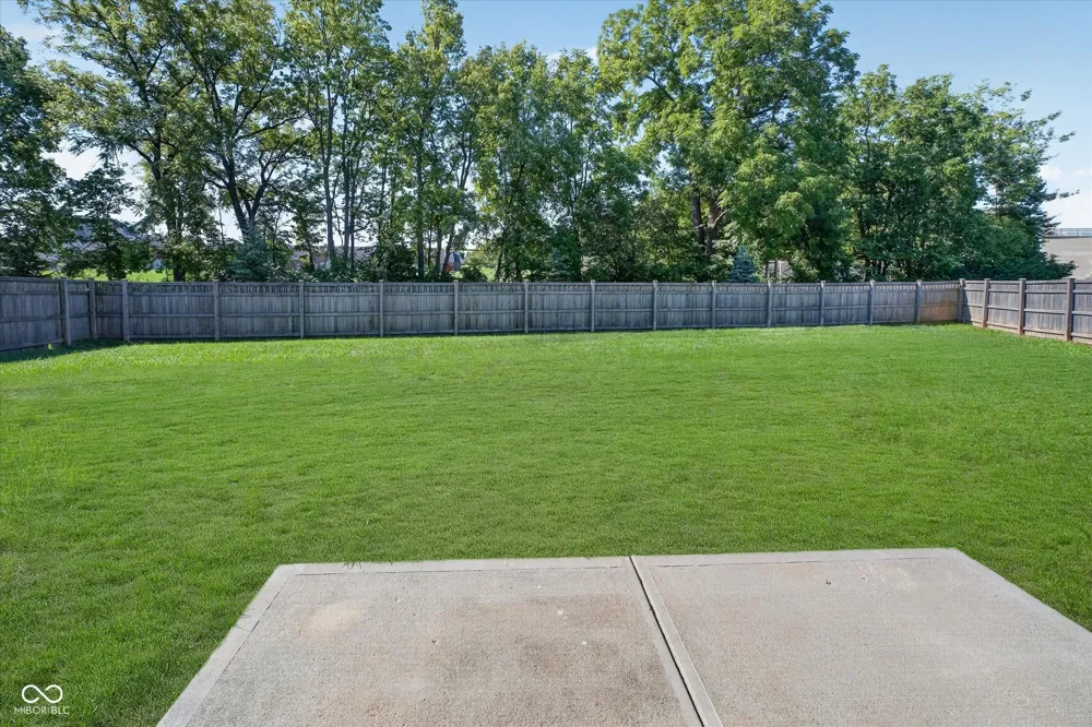 733 Farnham Drive Westfield, IN 46074