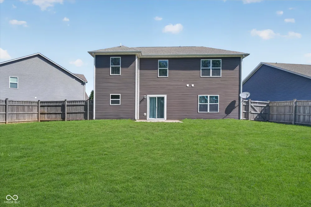 733 Farnham Drive Westfield, IN 46074