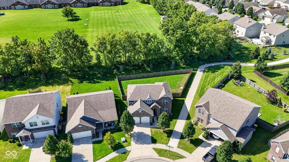 733 Farnham Drive Westfield, IN 46074