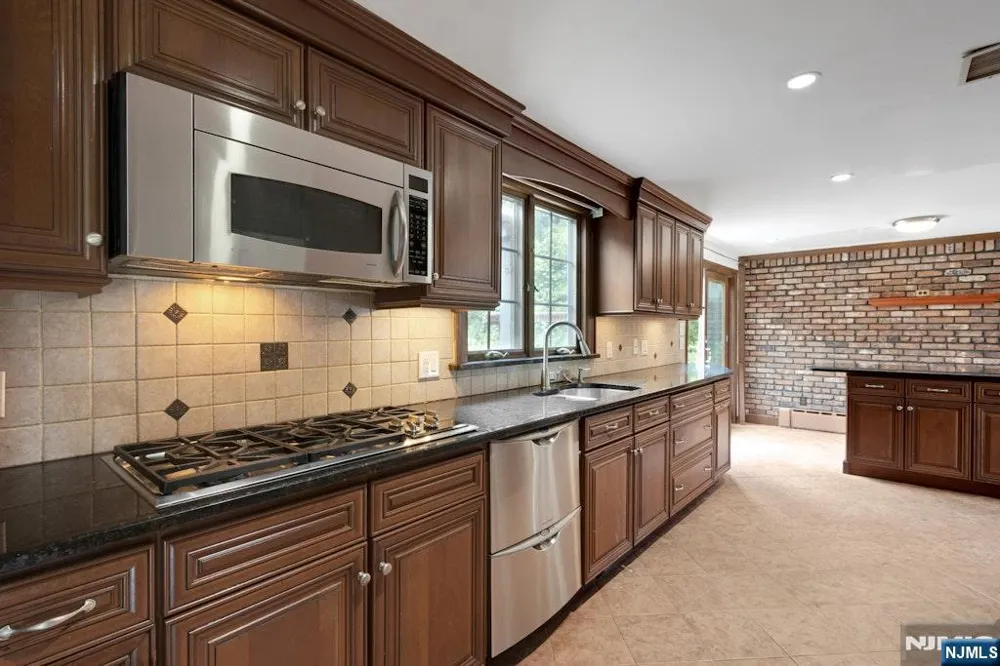 270 High Street Closter, NJ 07624