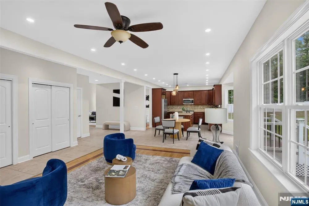 893 Lakehurst Avenue Jackson, NJ 08527