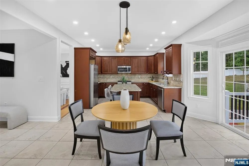 893 Lakehurst Avenue Jackson, NJ 08527