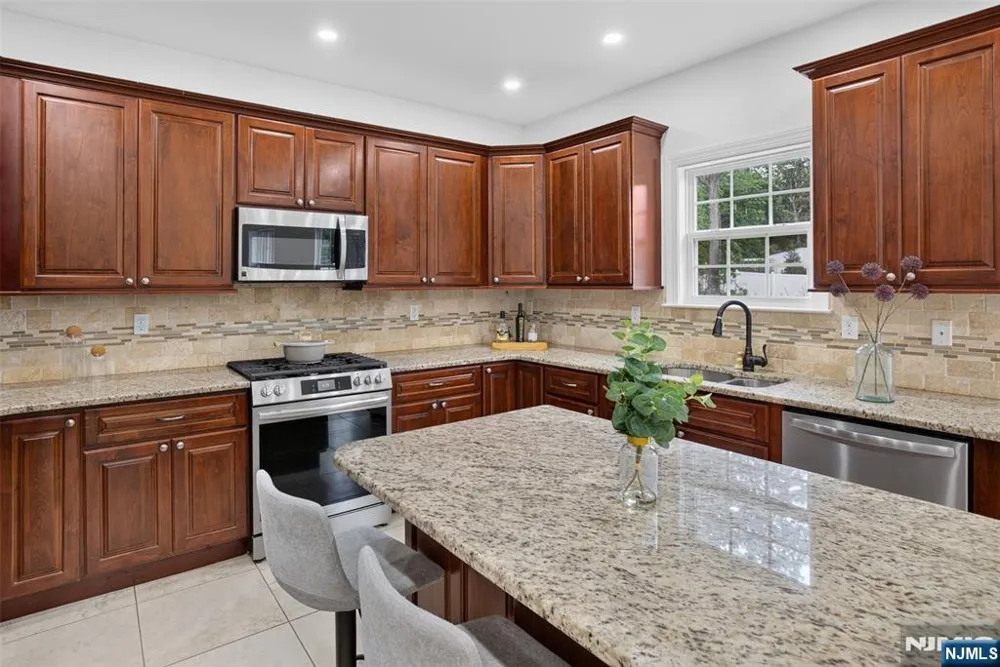 893 Lakehurst Avenue Jackson, NJ 08527