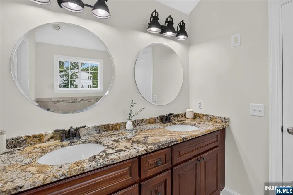 893 Lakehurst Avenue Jackson, NJ 08527