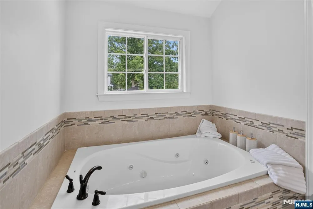 893 Lakehurst Avenue Jackson, NJ 08527