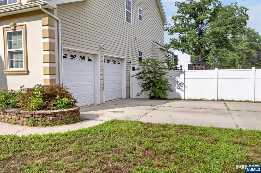 893 Lakehurst Avenue Jackson, NJ 08527