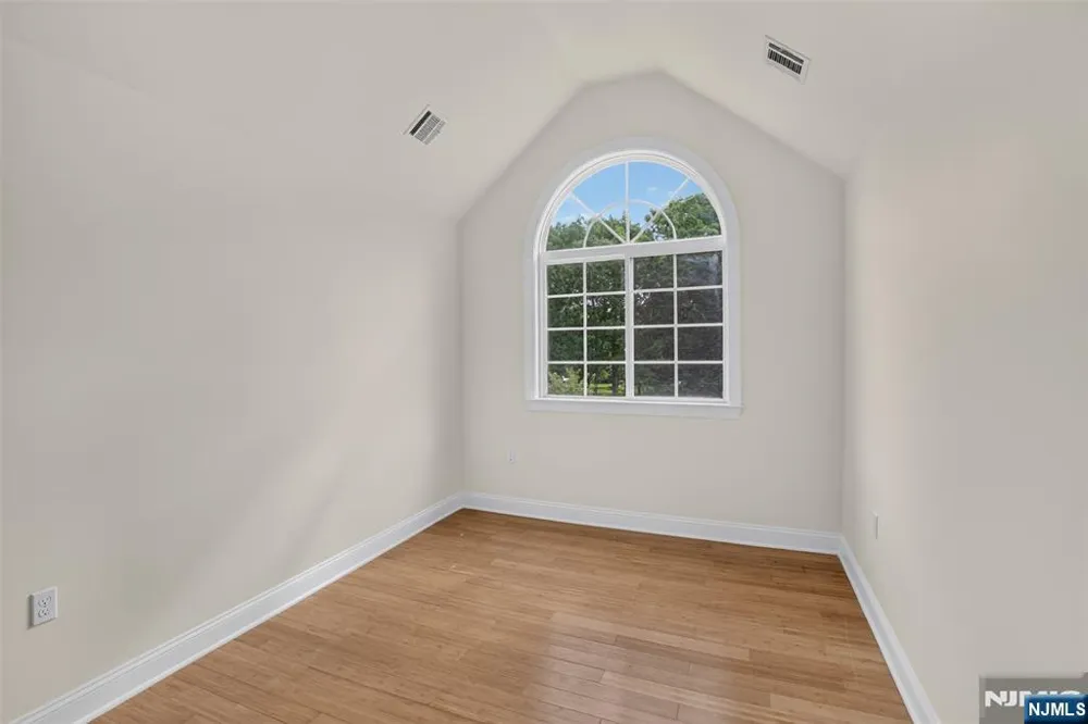 893 Lakehurst Avenue Jackson, NJ 08527